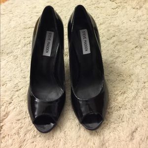 Steve Madden black patent size 8 peep-toe pump GUC